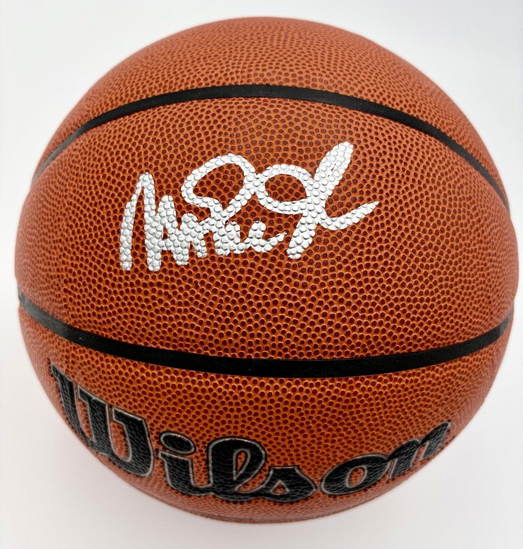 Magic Johnson signed replica basketball (Lakers) - Beckett COA